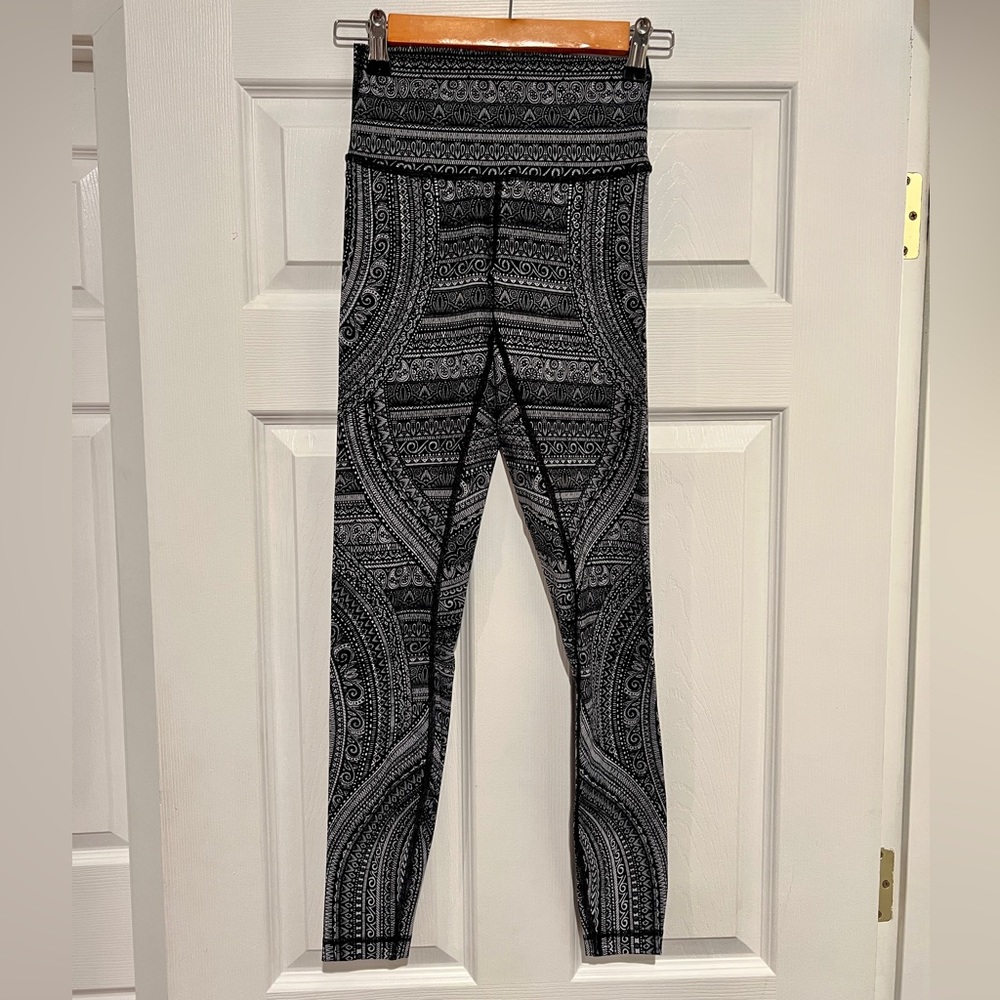 Lululemon Wunder Under High Waist Geometric/Tribal Pattern Leggings